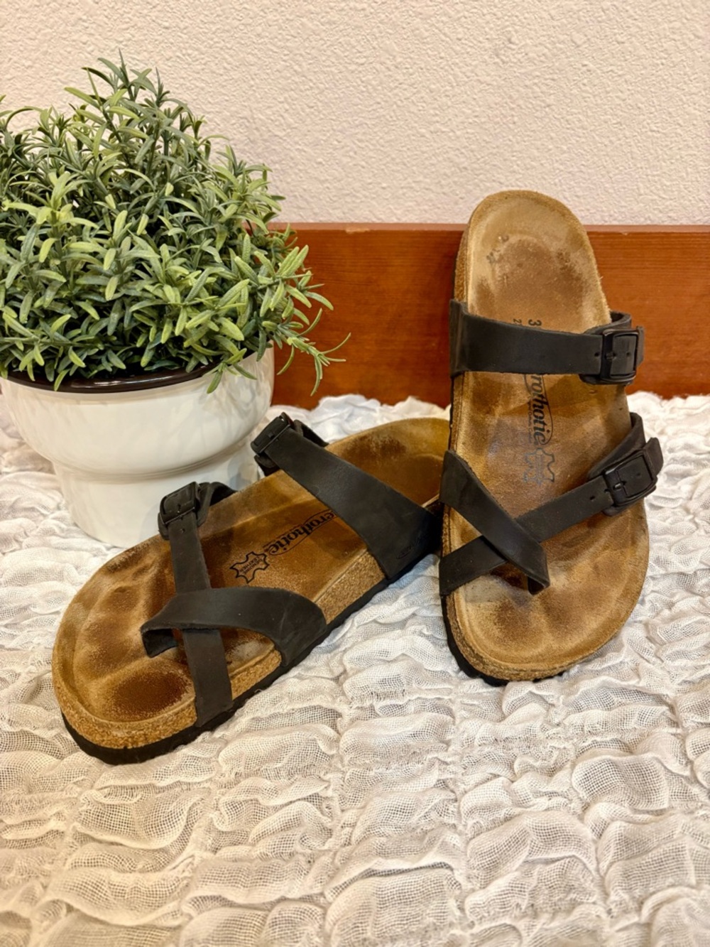 Leather Toe Loop Thong Sandals Arch Support Suede Cork Footbed Black sz 36/6